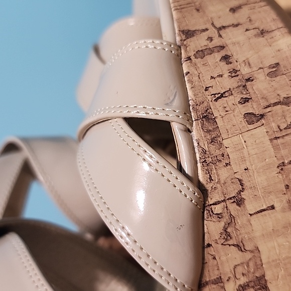 G by GUESS GG TAYMORA cream platform sandals. Size 7.5" - Picture 8 of 8